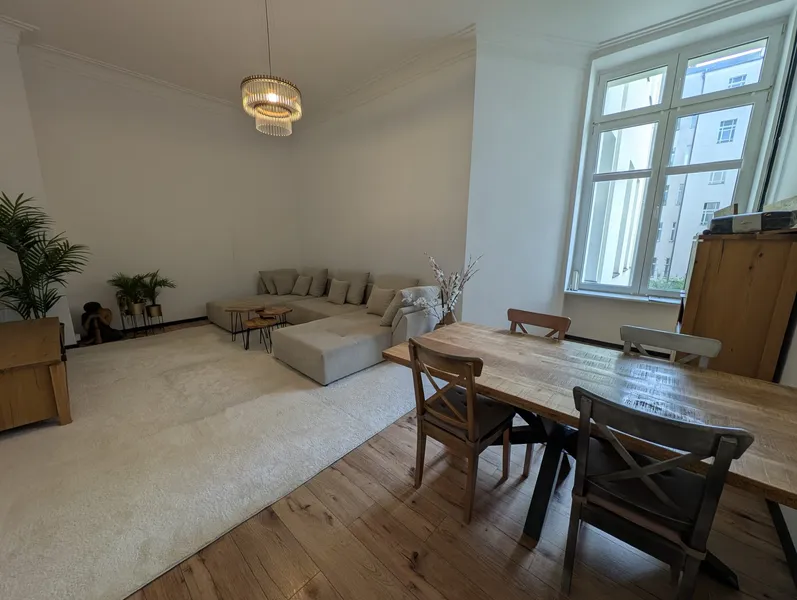 Möblierte und sanierte 2-Zimmer-Wohnung mit Einbauküche — photo 1